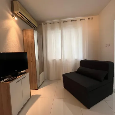 Jugo Apartment *